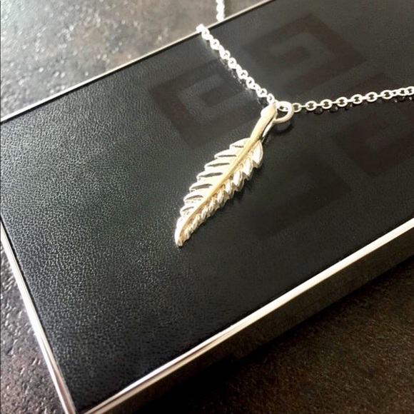 ✨925 Sterling Silver Feather Necklace✨ - Picture 2 of 2